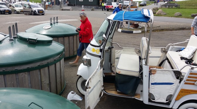 Traumaheli ter plaatse bij Tuktuk crash op de haven Oudeschild Texel [video]