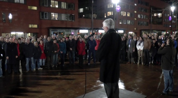 Haarlemmermeer staat stil bij aanslag op redactie Charlie Hebdo Parijs [video]