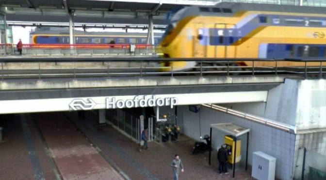 Toeterende treinen na zware mishandeling op conductrice NS in Hoofddorp