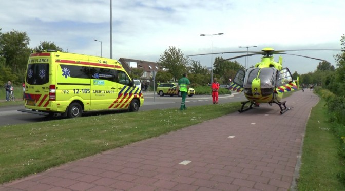 Traumahelikopter landt op fietspad aan het Leenderbos  in Hoofddorp [video]